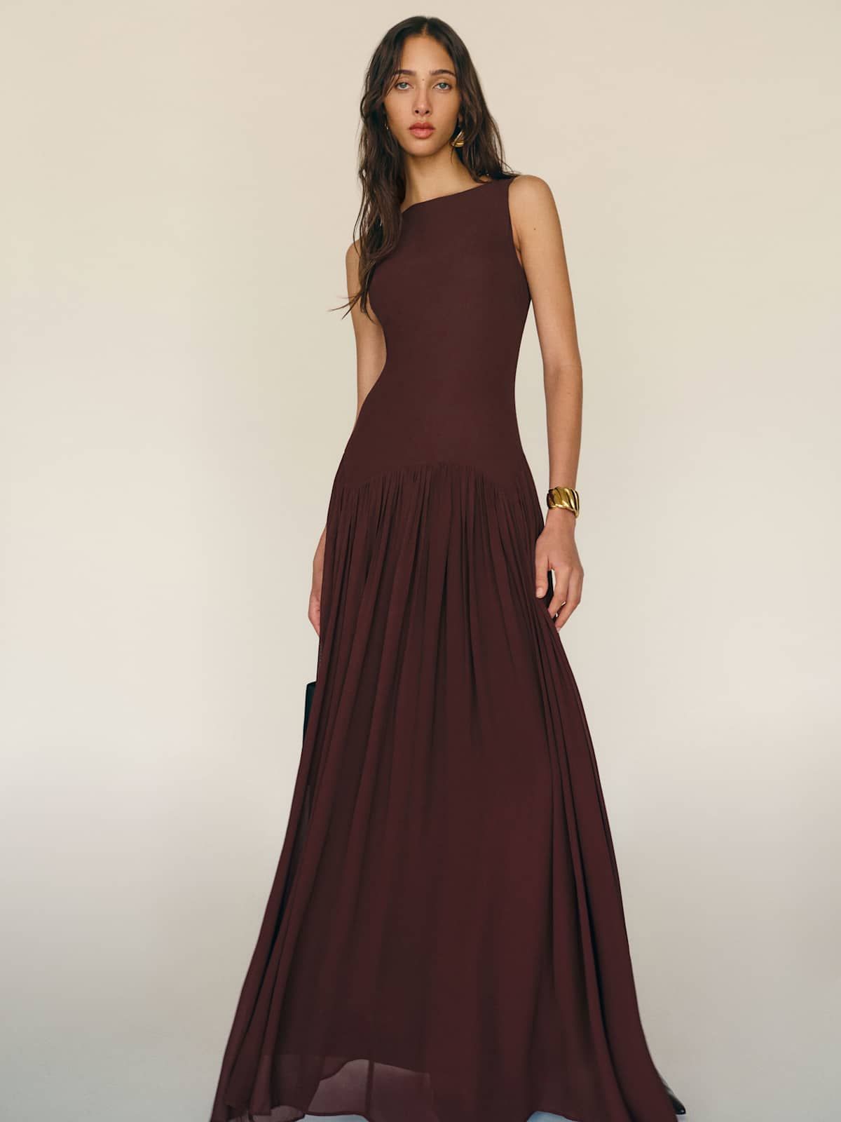 Soft Structure: Relaxed Dresses With Shape and Movement