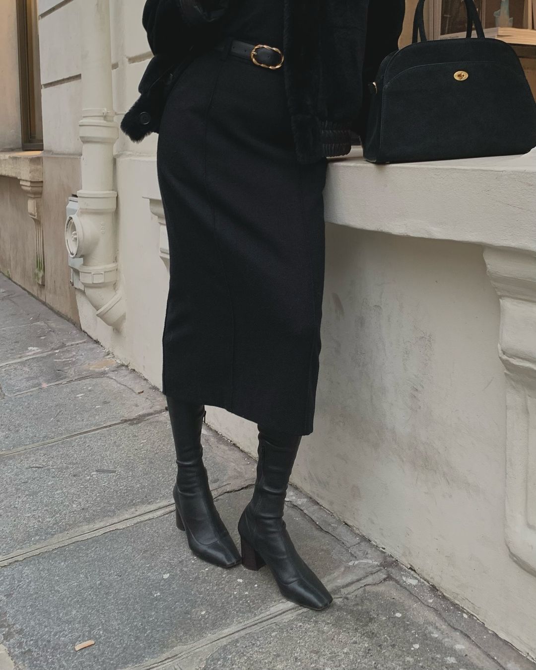 ROGER VIVIER Tres Vivier buckle-embellished leather knee boots