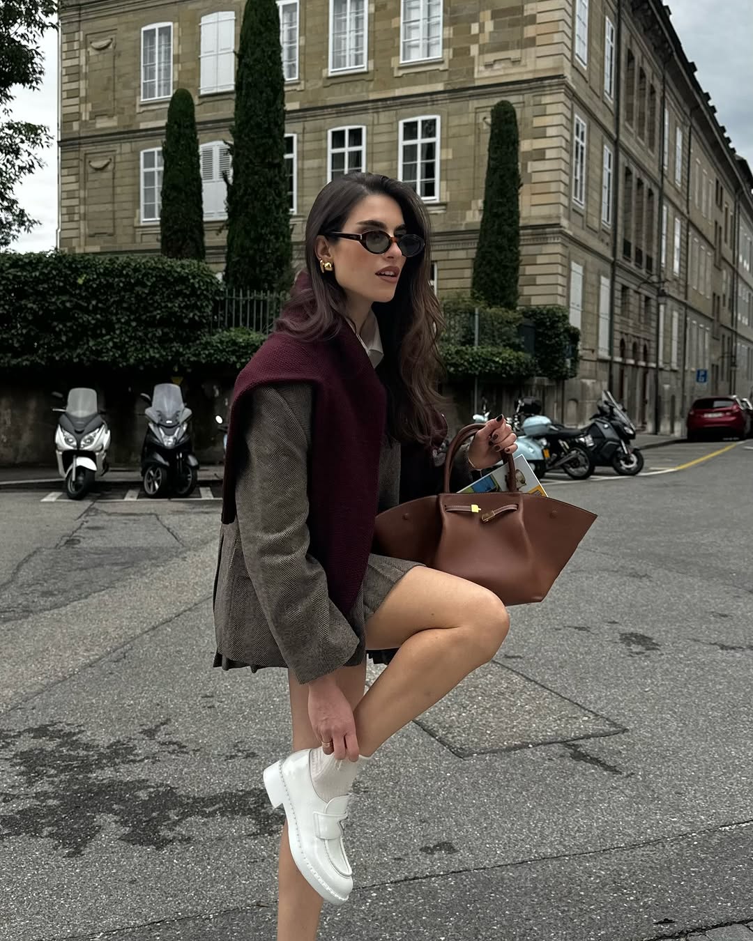 CHRISTIAN LOUBOUTIN - Gerockel studded leather boat shoes  display picture 3